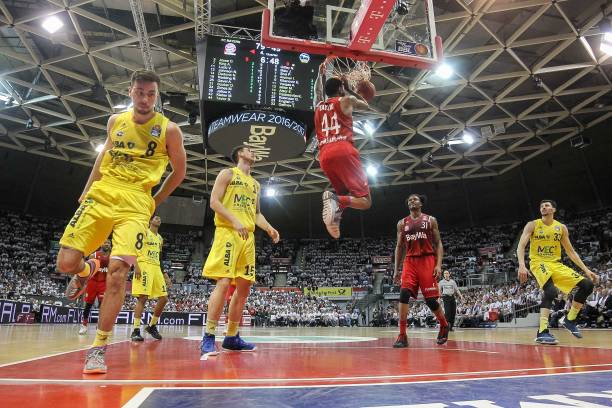 中拜仁占据 中拜仁占据